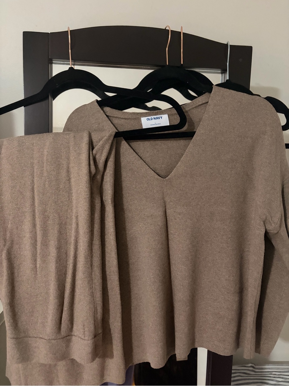 Old Navy set Women's V-Neck Sweater in Taupe Brown size L